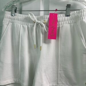 Lilly Pulitzer Elani Knit White 5” shorts with tag still on them